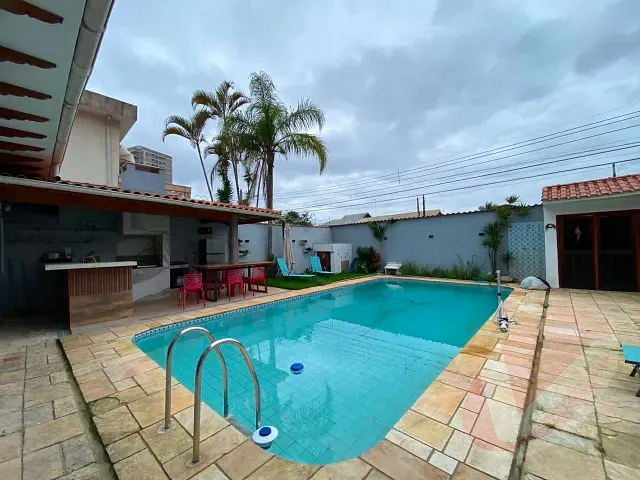Casa 4 quartos e 2 banheiros, à venda, no bairro Flórida em Praia Grande