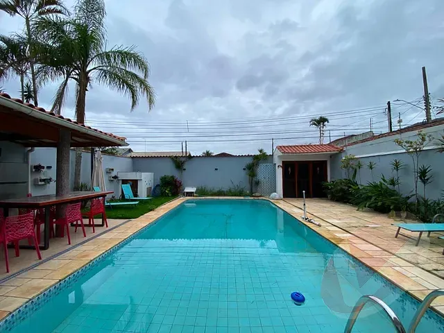 Casa 4 quartos e 2 banheiros, à venda, no bairro Flórida em Praia Grande