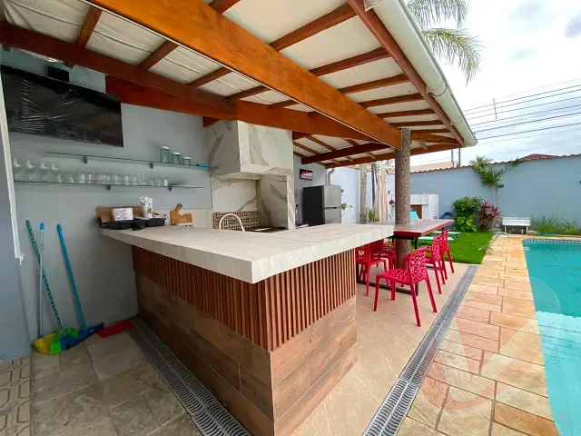 Casa 4 quartos e 2 banheiros, à venda, no bairro Flórida em Praia Grande