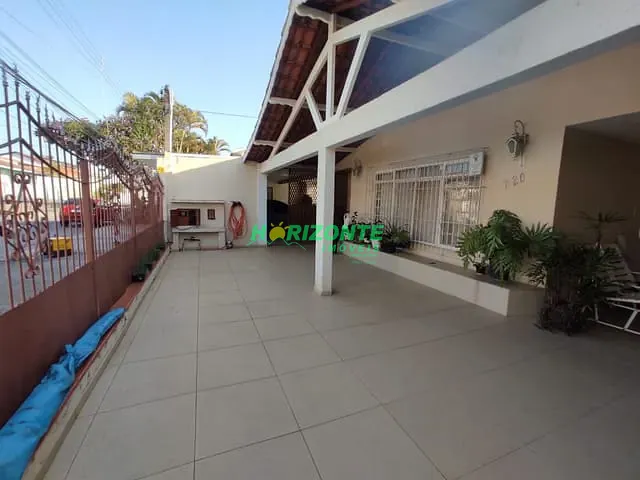 Casa com 500m² 3 quartos e 4 banheiros, à venda, no bairro Jardim das Indústrias em São José dos Campos