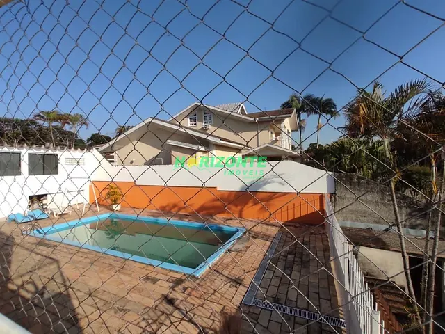 Casa com 500m² 3 quartos e 4 banheiros, à venda, no bairro Jardim das Indústrias em São José dos Campos
