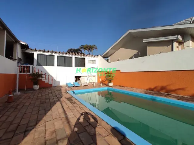 Casa com 500m² 3 quartos e 4 banheiros, à venda, no bairro Jardim das Indústrias em São José dos Campos