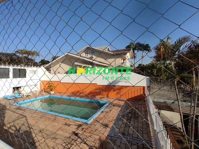 Casa com 500m² 3 quartos e 4 banheiros, à venda, no bairro Jardim das Indústrias em São José dos Campos