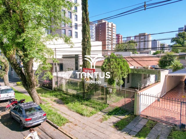 Casa com 361m² 3 quartos e 2 banheiros, à venda, no bairro Boa Vista em Curitiba