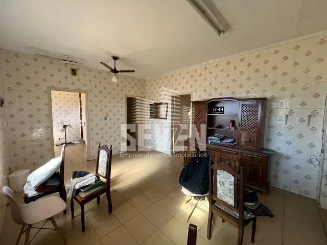 Casa com 473m² 4 quartos e 2 banheiros, à venda, no bairro Centro em Bauru