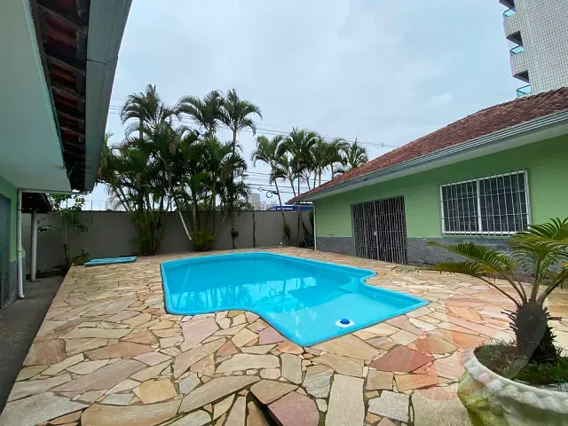 Casa com 415m² 4 quartos e 2 banheiros, para alugar, no bairro Flórida em Praia Grande