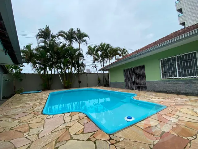 Casa com 415m² 4 quartos e 2 banheiros, para alugar, no bairro Flórida em Praia Grande