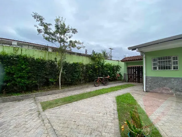 Casa com 415m² 4 quartos e 2 banheiros, para alugar, no bairro Flórida em Praia Grande