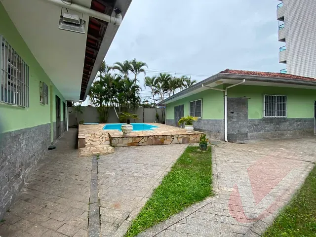 Casa com 415m² 4 quartos e 2 banheiros, para alugar, no bairro Flórida em Praia Grande