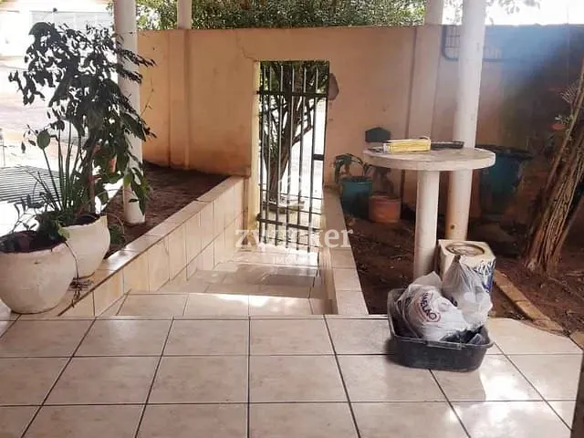 Casa com 275m² 4 quartos e 2 banheiros, à venda, no bairro Núcleo Habitacional Vereador Edson Francisco da Silva em Bauru
