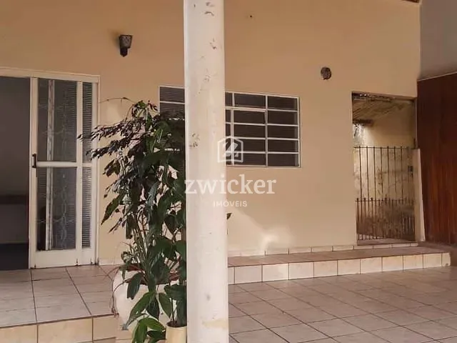Casa com 275m² 4 quartos e 2 banheiros, à venda, no bairro Núcleo Habitacional Vereador Edson Francisco da Silva em Bauru