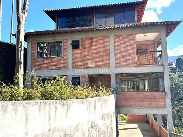 Casa 5 quartos e 4 banheiros, à venda, no bairro Pimenteiras em Teresópolis