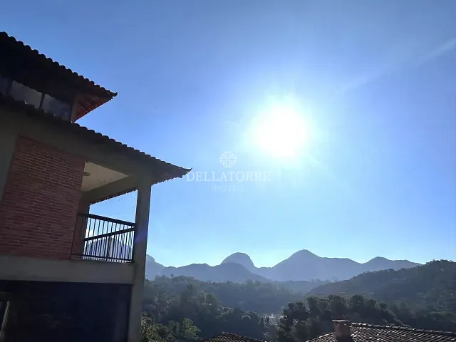 Casa 5 quartos e 4 banheiros, à venda, no bairro Pimenteiras em Teresópolis