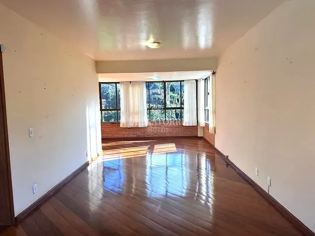 Casa 5 quartos e 4 banheiros, à venda, no bairro Pimenteiras em Teresópolis
