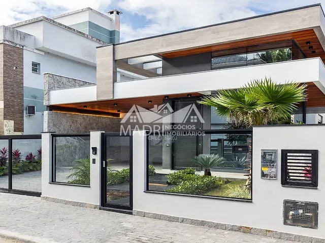 Casa 3 quartos e 2 banheiros, à venda, no bairro Pedra Branca em Palhoça