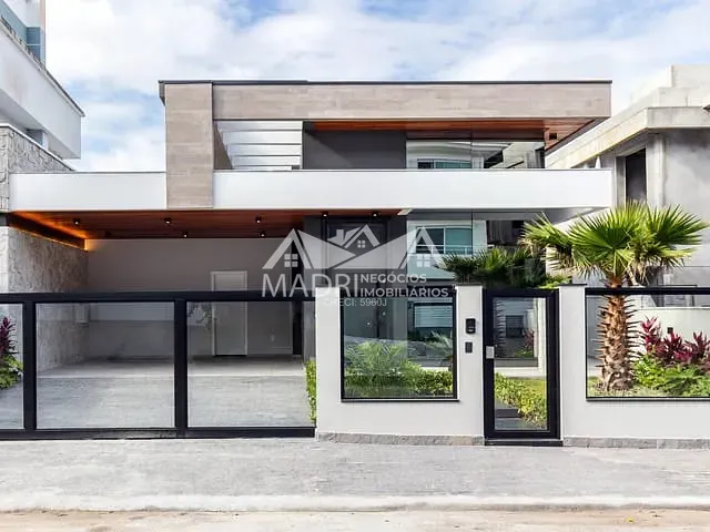 Casa 3 quartos e 2 banheiros, à venda, no bairro Pedra Branca em Palhoça