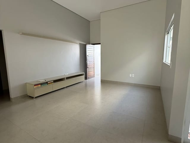 Casa com 301m² 3 quartos e 1 banheiro, à venda, no bairro Residencial Riviera Suíça em Sinop