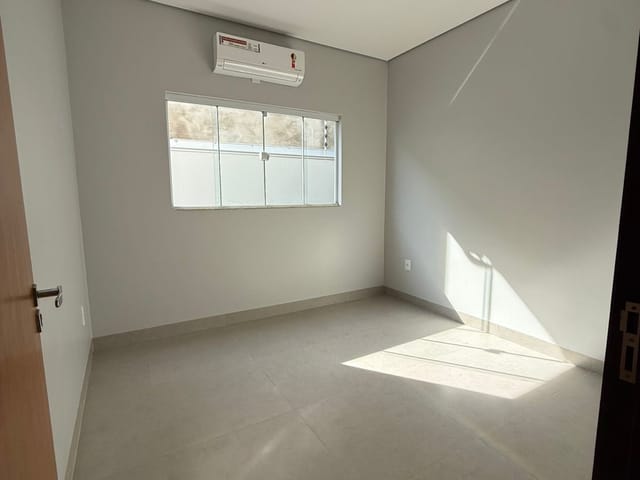 Casa com 301m² 3 quartos e 1 banheiro, à venda, no bairro Residencial Riviera Suíça em Sinop