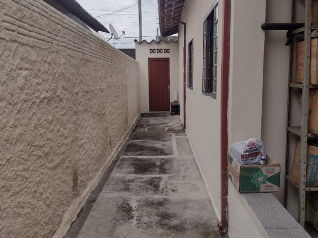 Casa com 250m² 2 quartos e 2 banheiros, à venda, no bairro Parque Senhor do Bonfim em Taubaté