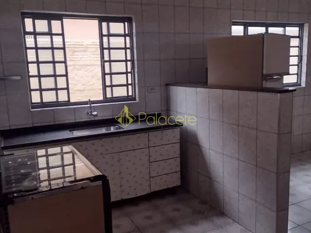 Casa com 250m² 2 quartos e 2 banheiros, à venda, no bairro Parque Senhor do Bonfim em Taubaté