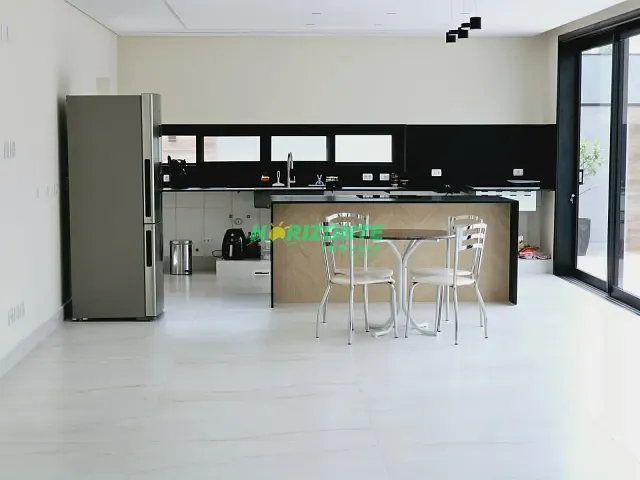 Casa com 600m² 4 quartos e 5 banheiros, à venda, no bairro Condomínio Residencial Colinas do Paratehy em São José dos Campos