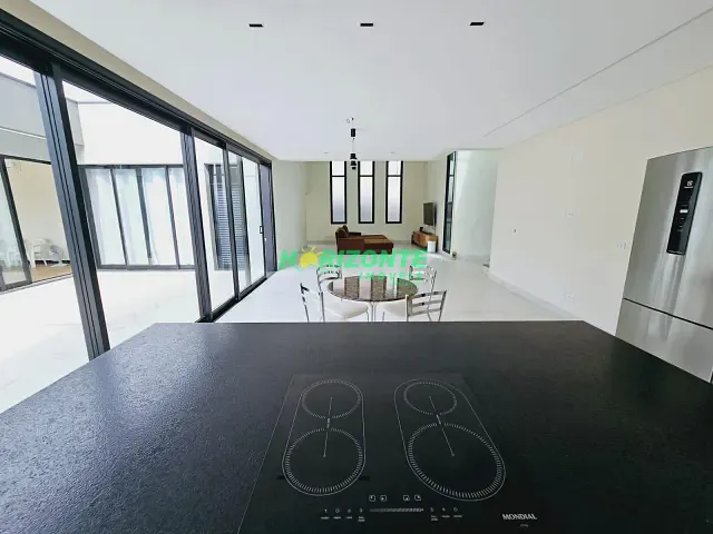 Casa com 600m² 4 quartos e 5 banheiros, à venda, no bairro Condomínio Residencial Colinas do Paratehy em São José dos Campos