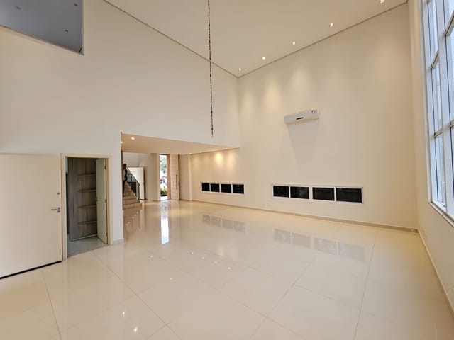 Casa com 600m² 3 quartos e 6 banheiros, à venda, no bairro Sun Lake Residence em Londrina