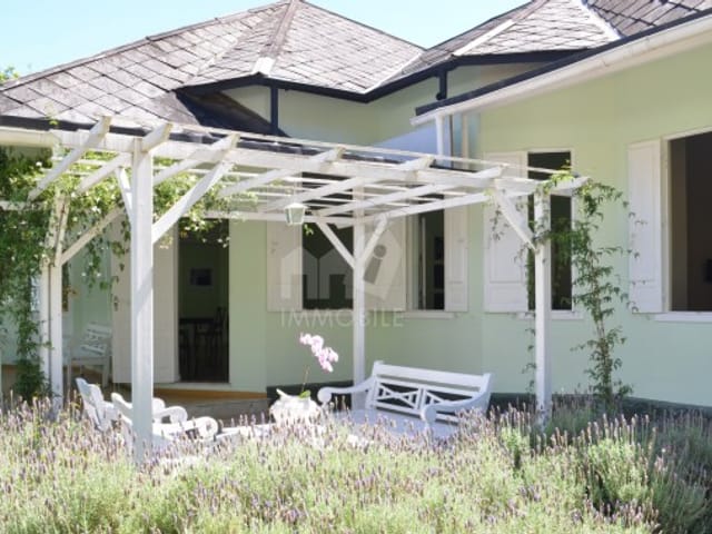 Casa com 850m², à venda, no bairro Centro em Petrópolis