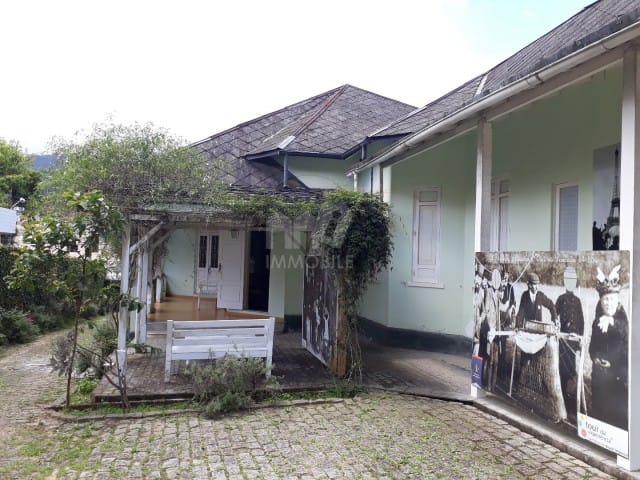 Casa com 850m², à venda, no bairro Centro em Petrópolis