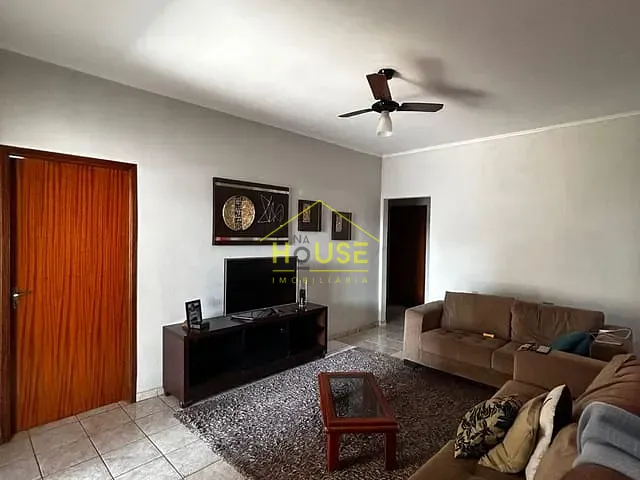 Casa com 396m² 3 quartos e 1 banheiro, à venda, no bairro Estela Parque Residencial em Votuporanga