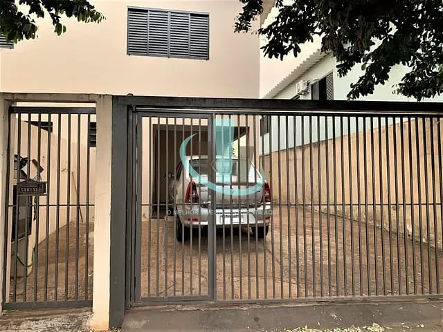 Sobrado com 201m² 3 quartos e 2 banheiros, à venda, no bairro JARDIM SANTA LÚCIA em ARARAQUARA