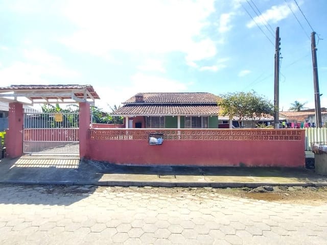 Casa com 300m² 3 quartos e 2 banheiros, à venda, no bairro Tabuleiro em Barra Velha