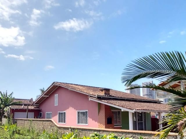 Casa com 300m² 3 quartos e 2 banheiros, à venda, no bairro Tabuleiro em Barra Velha