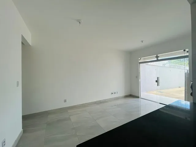 Casa 3 quartos e 1 banheiro, à venda, no bairro Parque Xangri-Lá em Contagem
