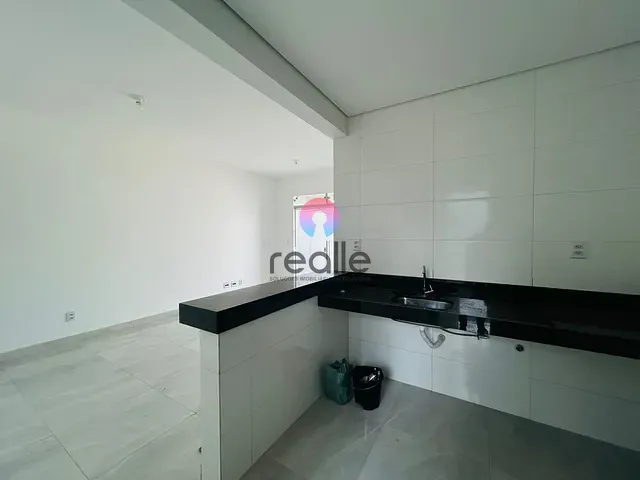 Casa 3 quartos e 1 banheiro, à venda, no bairro Parque Xangri-Lá em Contagem