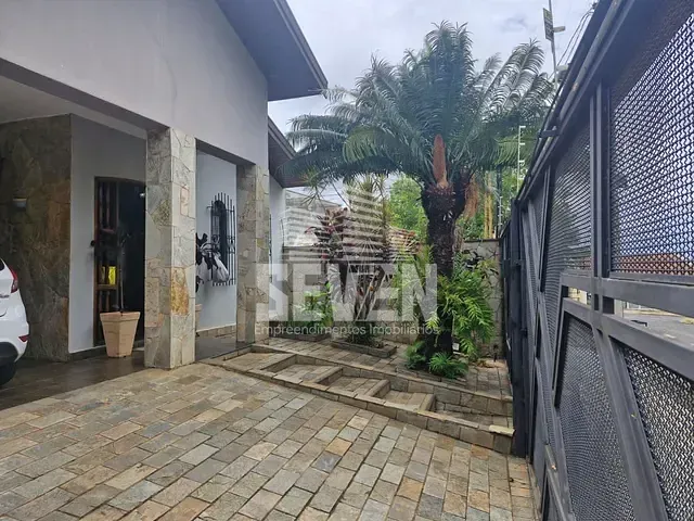Casa com 484m² 3 quartos e 3 banheiros, à venda, no bairro Vila Camargo em Bauru