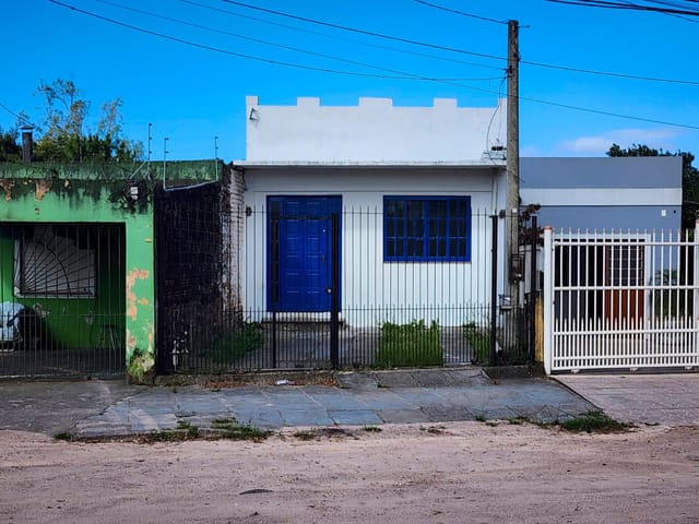 Casa com 150m² 2 quartos e 1 banheiro, à venda, no bairro Areal em Pelotas