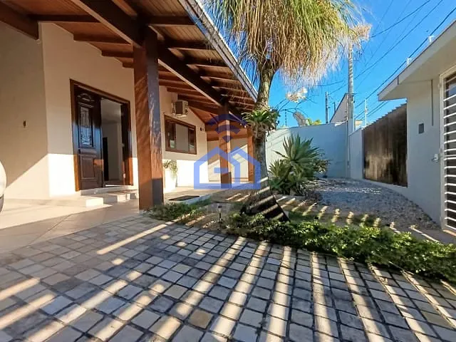 Casa com 360m² 3 quartos e 3 banheiros, à venda, no bairro Indaiá em Caraguatatuba