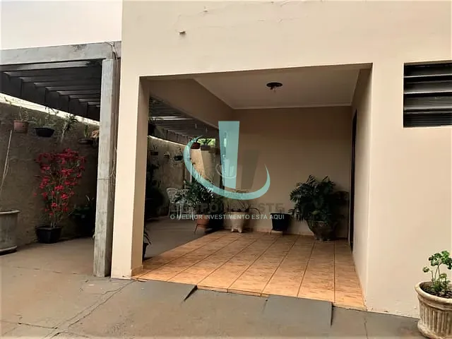 Casa com 180m² 3 quartos e 2 banheiros, à venda, no bairro JARDIM SANTA LÚCIA em ARARAQUARA