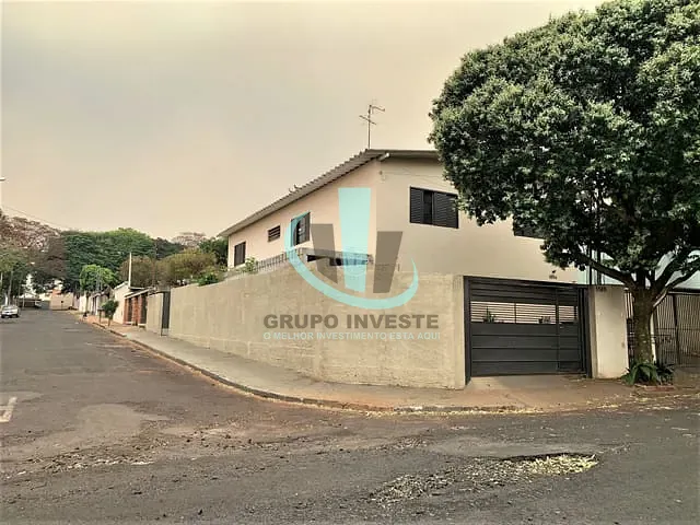 Casa com 180m² 3 quartos e 2 banheiros, à venda, no bairro JARDIM SANTA LÚCIA em ARARAQUARA