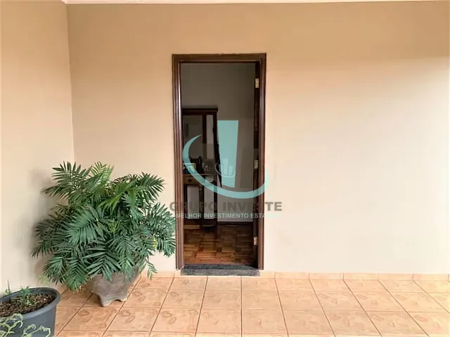 Casa com 180m² 3 quartos e 2 banheiros, à venda, no bairro JARDIM SANTA LÚCIA em ARARAQUARA