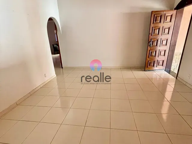Casa 3 quartos e 1 banheiro, para alugar, no bairro Ouro Preto em Belo Horizonte