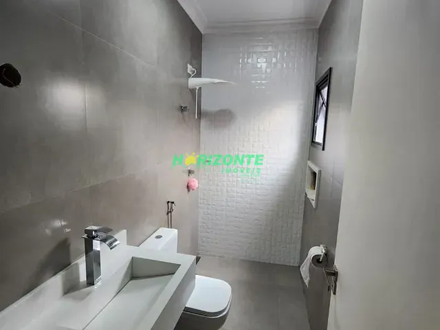 Casa com 250m² 4 quartos e 4 banheiros, à venda, no bairro Recanto dos Eucaliptos em São José dos Campos