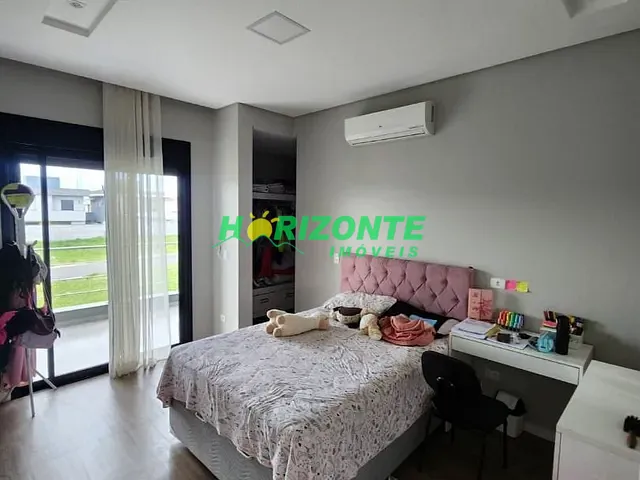Casa com 250m² 4 quartos e 4 banheiros, à venda, no bairro Recanto dos Eucaliptos em São José dos Campos