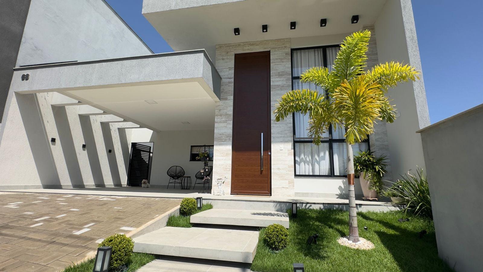Linda casa linear em Condomínio Fechado