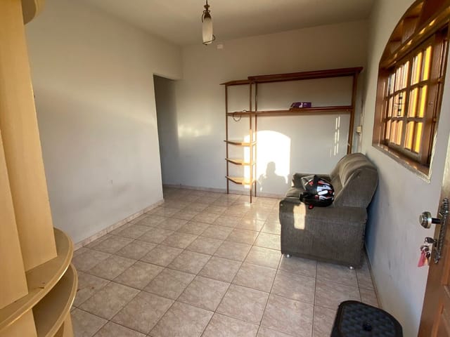 Casa com 132m² 3 quartos e 2 banheiros, para alugar, no bairro Centro em Extrema
