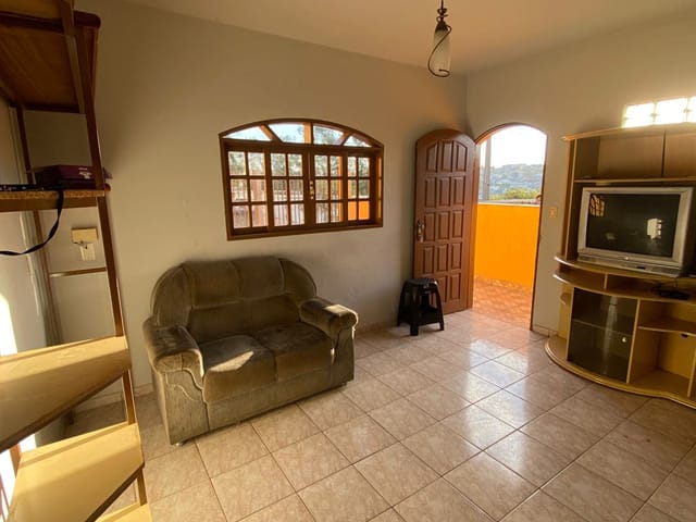 Casa com 132m² 3 quartos e 2 banheiros, para alugar, no bairro Centro em Extrema