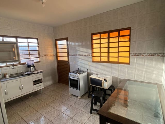 Casa com 132m² 3 quartos e 2 banheiros, para alugar, no bairro Centro em Extrema