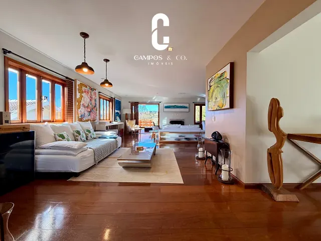 Casa com 1200m² 3 quartos e 4 banheiros, à venda ou para alugar, no bairro Iporanga em Campos Do Jordão