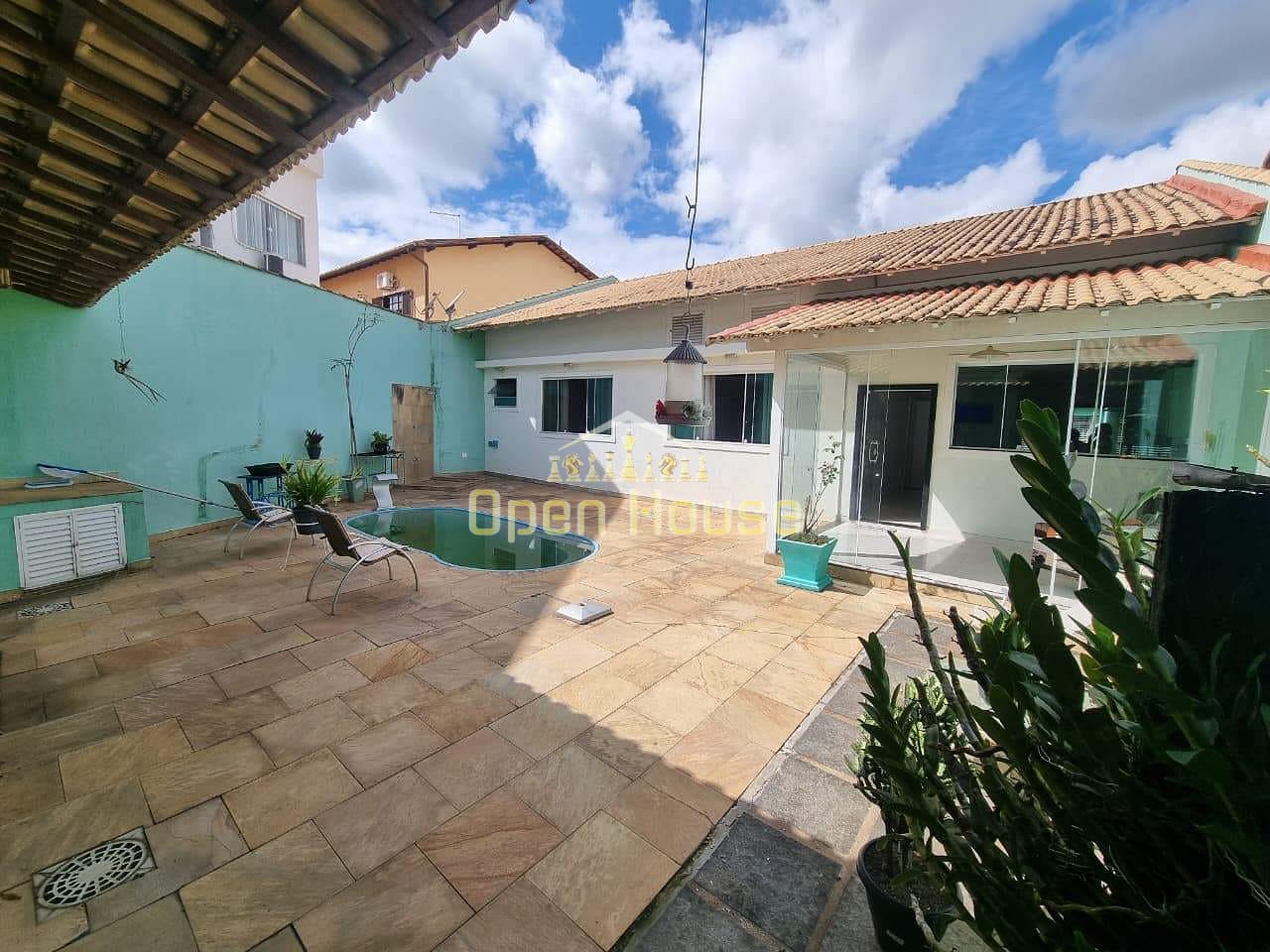 Casa, 2 quartos, 242 m² - Foto 1